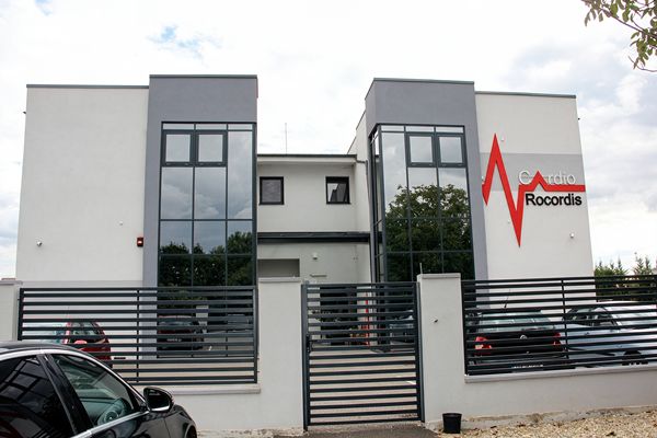 ”CONSTRUIRE CLĂDIRE ÎN REGIM DE ÎNĂLȚIME P+1E- UNITATE SANITARĂ CU PATURI (CLINICĂ MEDICALĂ) ȘI IMPREJMUIRE TEREN-Rocordis SRL”, cod SMIS 110245, finanțat în cadrul PROGRAMULUI OPERAȚIONAL REGIONAL 2014-2020, Prioritatea de investiții 2.2. Sprijinirea c